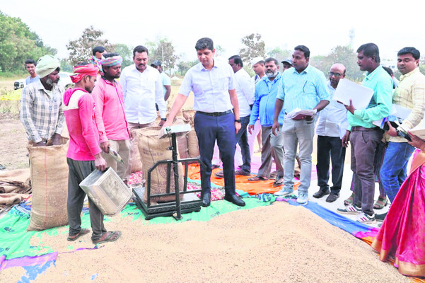 ధాన్యం సేకరణను  వేగవంతం చేయాలి1