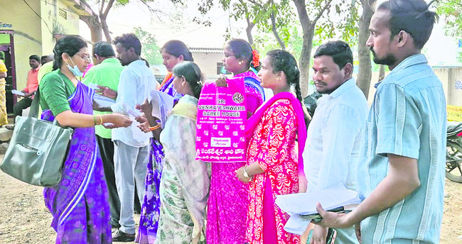 చికిత్స పొందుతూ మృతి
2