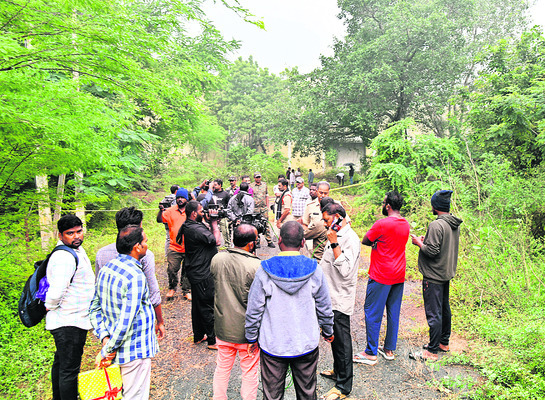 అడ్డొస్తే.. అంతమే 
1