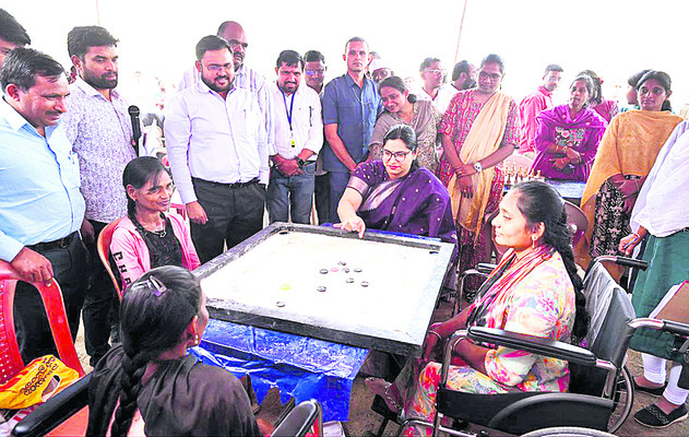 దివ్యాంగులను ప్రోత్సహించాలి1