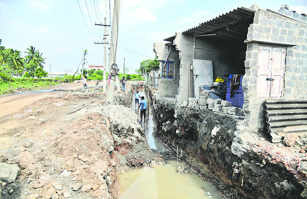 బడుగుల ఇళ్లు కూలగొట్టి..1
