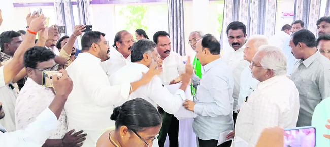 ప్రొద్దుటూరు కౌన్సిల్‌ సమావేశంలో ఉద్రిక్తత1