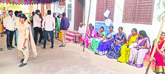 నామినేషన్ల జోరు1