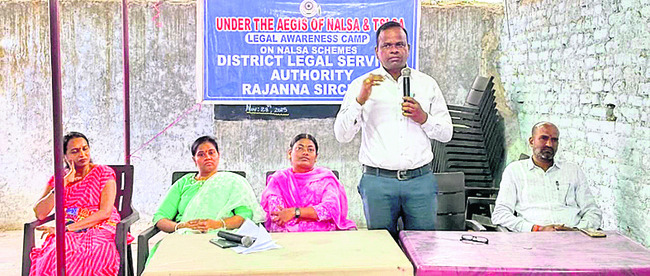 బ్యాలెట్‌ బాక్సులు వచ్చేశాయ్‌..3