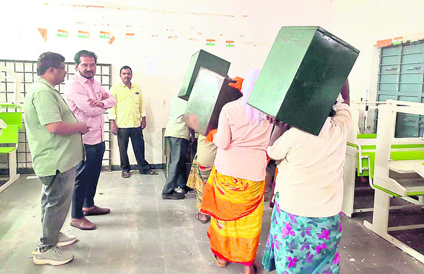 బ్యాలెట్‌ బాక్సులు వచ్చేశాయ్‌..2