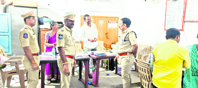 అంతా ఏకమయ్యారు..1