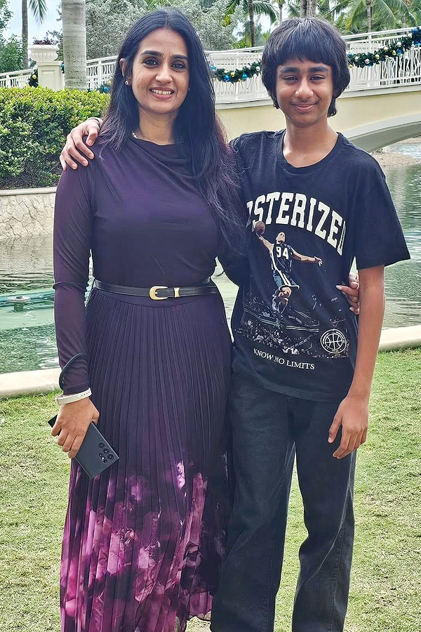 Actress Laya gorty Enjoying vacation with Family Photos2