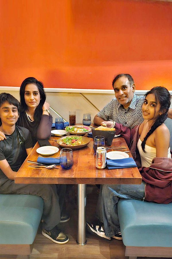 Actress Laya gorty Enjoying vacation with Family Photos13