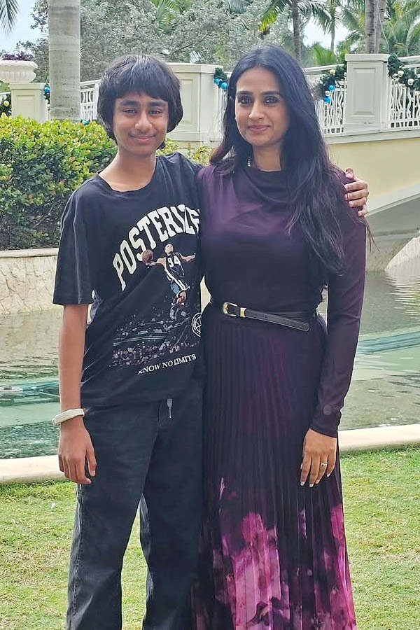 Actress Laya gorty Enjoying vacation with Family Photos3