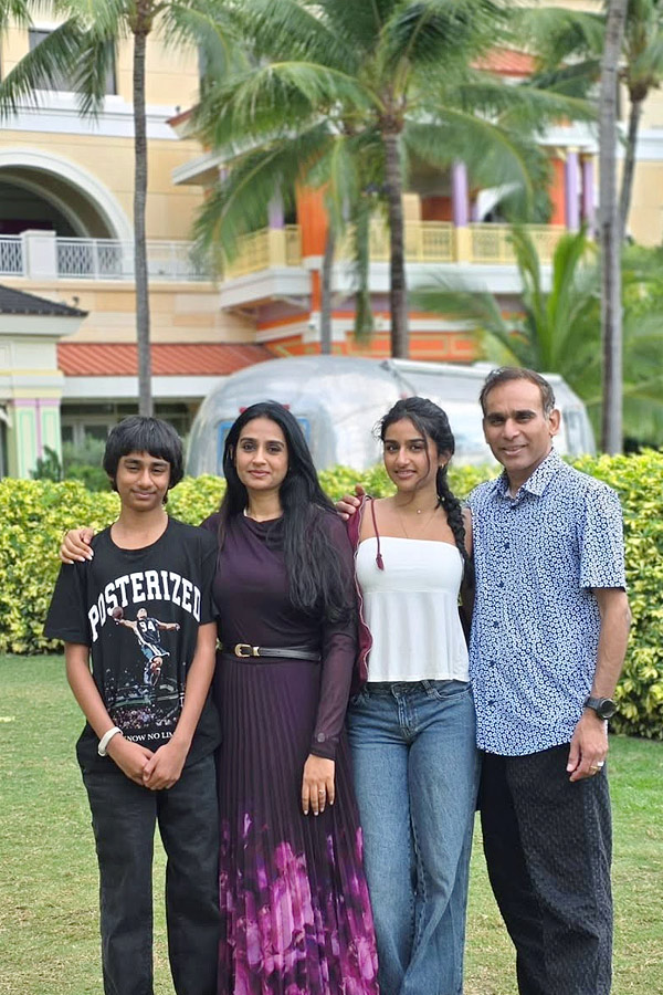 Actress Laya gorty Enjoying vacation with Family Photos4