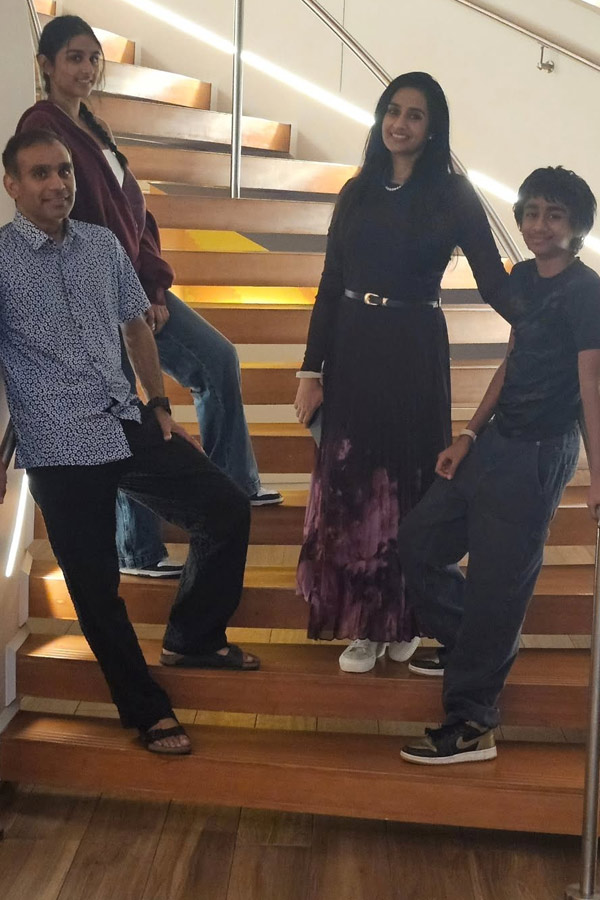 Actress Laya gorty Enjoying vacation with Family Photos5