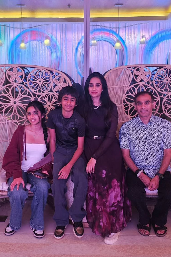 Actress Laya gorty Enjoying vacation with Family Photos7