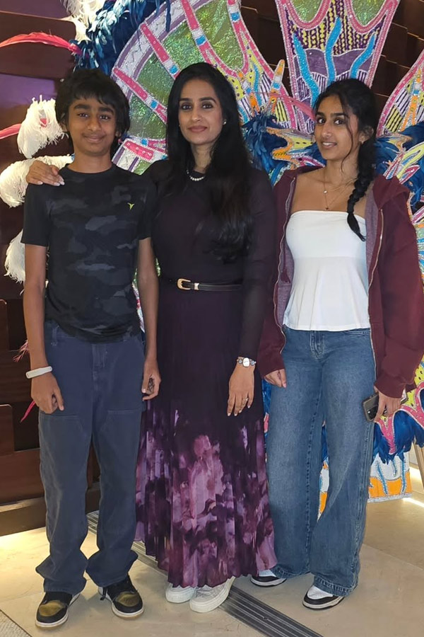 Actress Laya gorty Enjoying vacation with Family Photos9