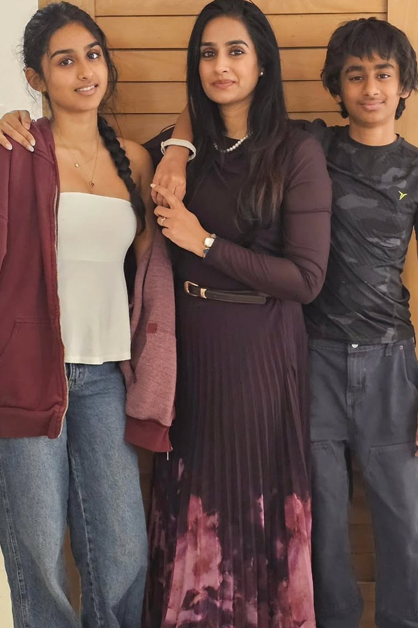 Actress Laya gorty Enjoying vacation with Family Photos10