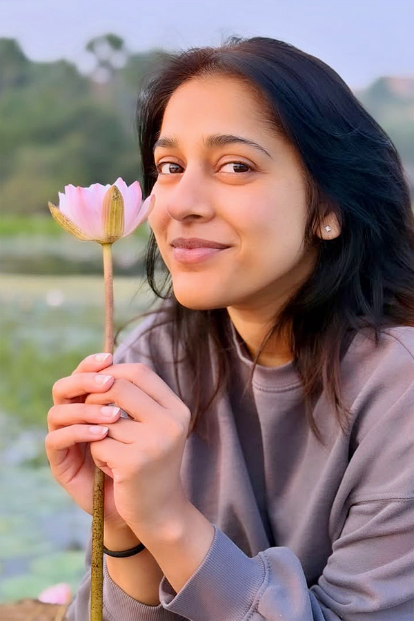 Anchor Rashmi Gautham Enjoying Nature In The morning Photos2