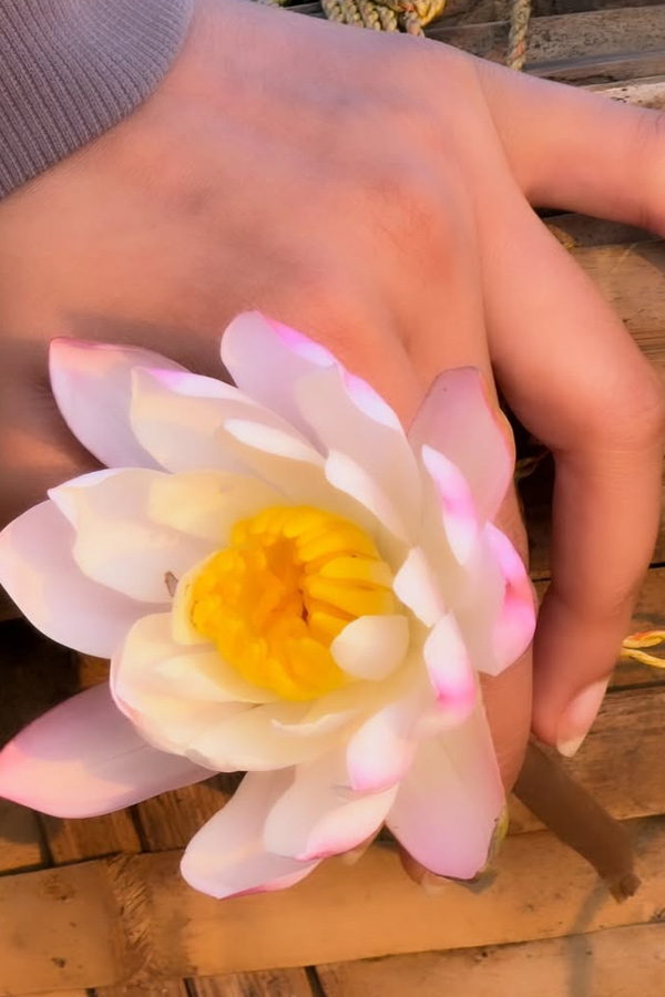 Anchor Rashmi Gautham Enjoying Nature In The morning Photos16