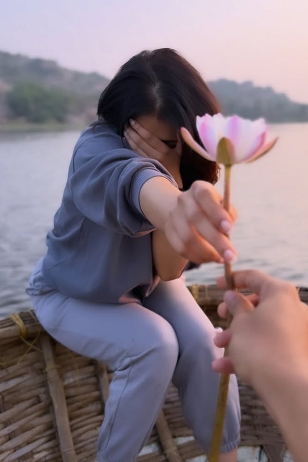 Anchor Rashmi Gautham Enjoying Nature In The morning Photos17