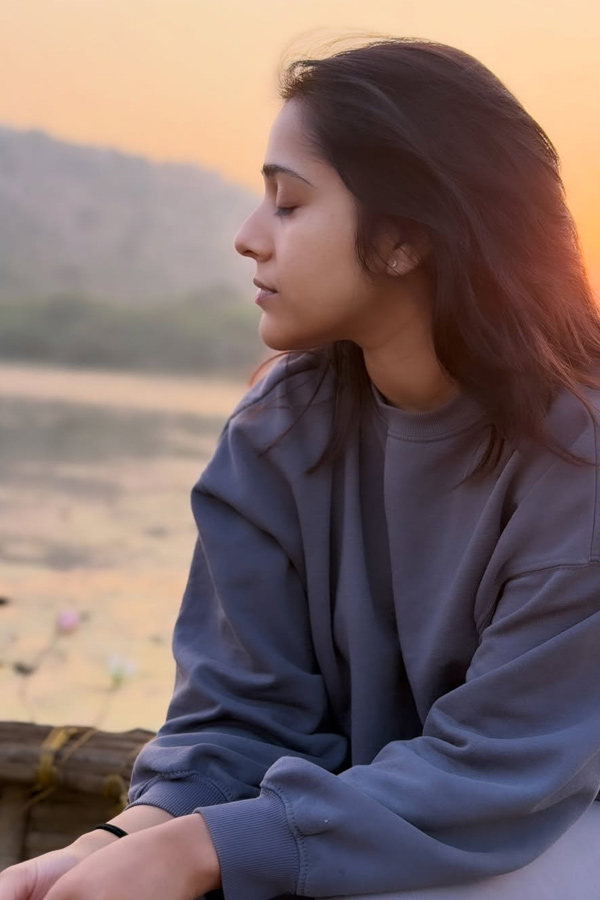 Anchor Rashmi Gautham Enjoying Nature In The morning Photos18