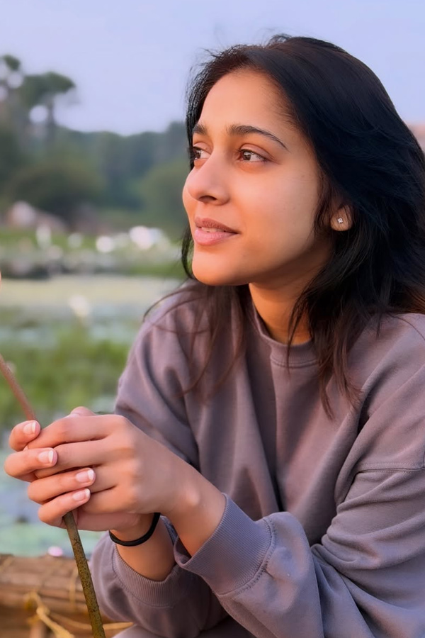 Anchor Rashmi Gautham Enjoying Nature In The morning Photos3