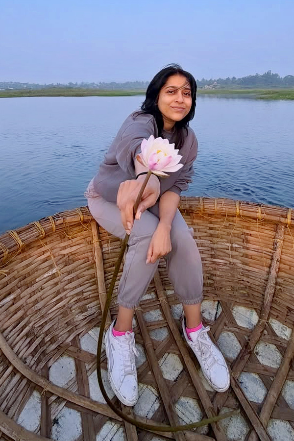 Anchor Rashmi Gautham Enjoying Nature In The morning Photos8
