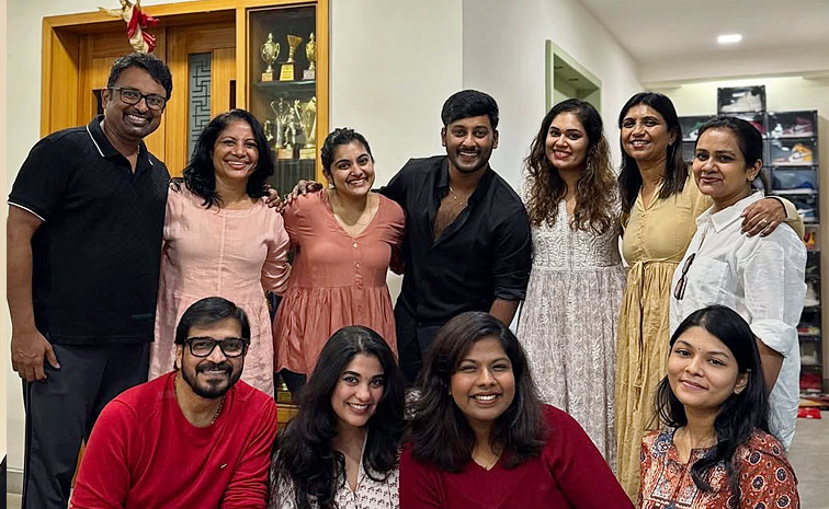 Nivetha Thomas Brother Birthday Celebrations Photos11
