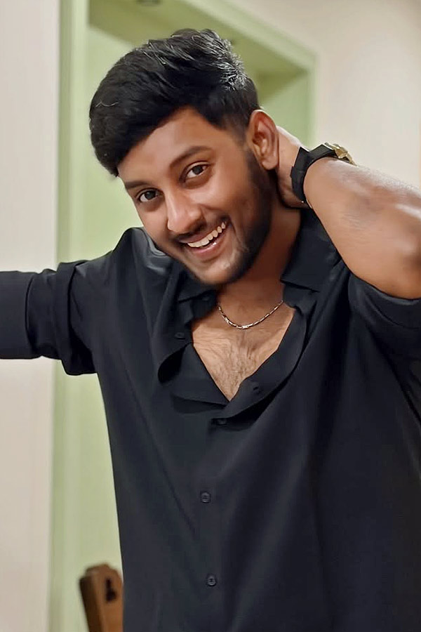 Nivetha Thomas Brother Birthday Celebrations Photos4