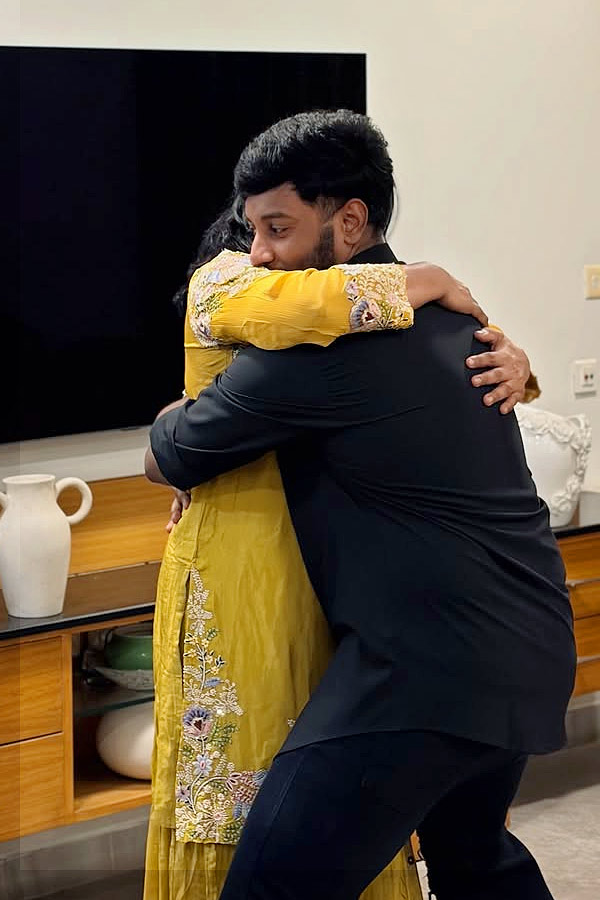 Nivetha Thomas Brother Birthday Celebrations Photos5