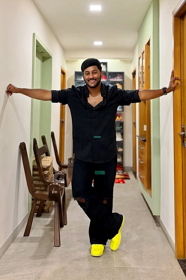 Nivetha Thomas Brother Birthday Celebrations Photos6