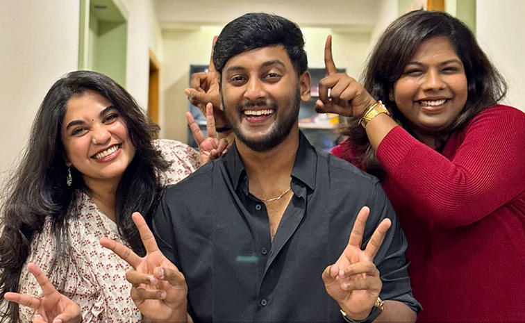 Nivetha Thomas Brother Birthday Celebrations Photos8