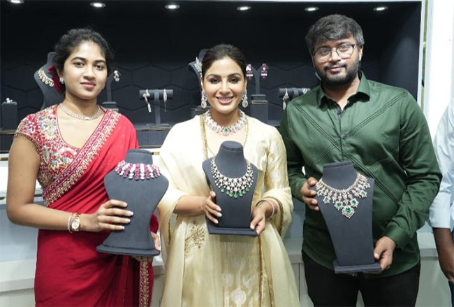 Tollywood Actress Samyuktha Menon In Visakhapatnam8