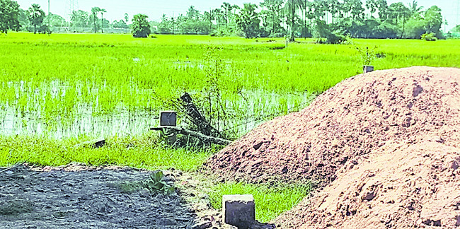 వర్సిటీ భూములు కృష్ణార్పణం 1