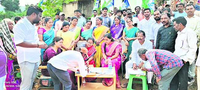 వైద్య కళాశాలల ప్రైవేటీకరణను అడ్డుకుంటాం1