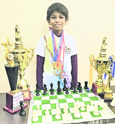 వేదవతి ప్రవాహంలో  చిక్కుకున్న విజయవాడ వాసులు 1