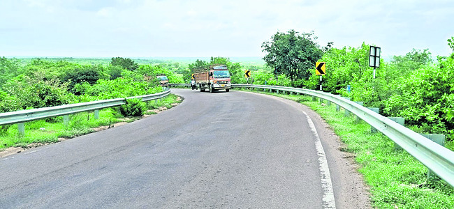 అధికంగా మూలమలుపులు.. తరచూ ప్రమాదాలు3