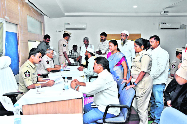 రైతులను నట్టేట ముంచిన సచివాలయ ఉద్యోగి   1