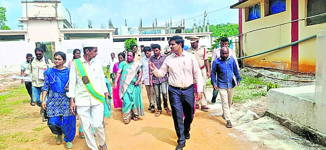 ఆలయాల వద్ద భద్రతా ఏర్పాట్ల పరిశీలన 2