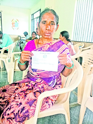 నా భూమి కాజేశాడు..
1