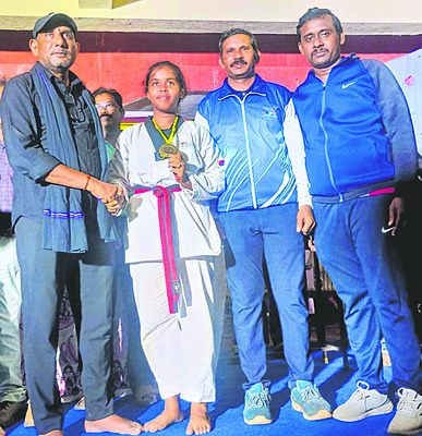 ఎస్జీఎఫ్‌ తైక్వాండో పోటీల్లో అక్కా చెల్లెళ్ల ప్రతిభ 1