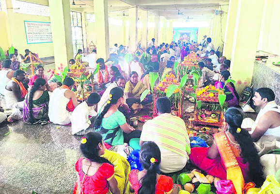 చెర్వుగట్టుకు పోటెత్తిన భక్తజనం1