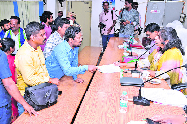 కొబ్బరికాయ రూ.40కే.. 
3