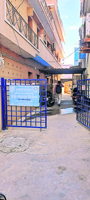 జిల్లా కేంద్రంలో ఓ ఔషధ అధికారి దందా.. మెడికల్‌ షాపుల యజ2