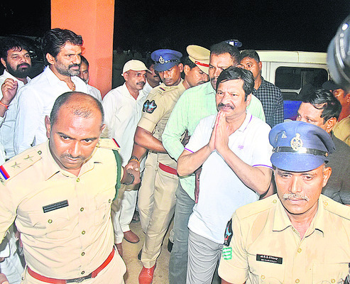 కక్ష సాధింపు చర్యలు.. డైవర్షన్‌ పాలిటిక్స్‌ 1