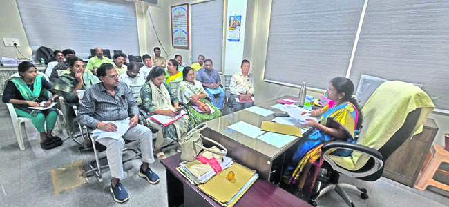 గర్భిణులకు అన్ని రకాల సేవలందించాలి1