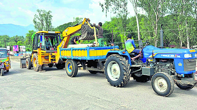 ఫ్లై ఓవర్‌ మరమ్మతులకు శ్రీకారం 1