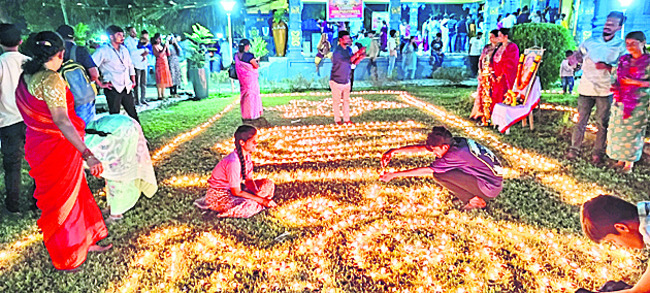 ● స‘లక్ష’ణ రీతిలో.. 2