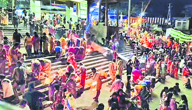 భక్తిశ్రద్ధలతో కార్తిక పూజలు 1