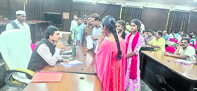 అర్జీల తక్షణ పరిష్కారమే ప్రధాన ధ్యేయం1