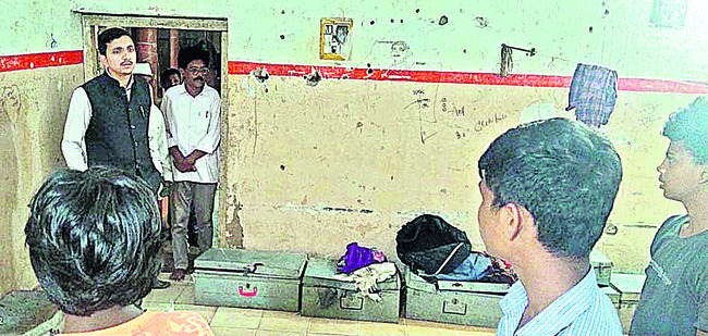 ప్రభుత్వమే పూర్తి బాధ్యత వహించాలి 
1