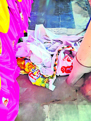 ఎమ్మెల్యే ఫొటో లేదు.. చించేయండి! 2