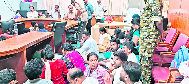 అసభ్య ప్రవర్తనపై ఆగ్రహం1